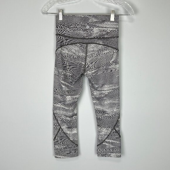 Lululemon Womens In Movement Crop Everlux 19 Swerve Vapor Metal Grey size 4 - Picture 7 of 13
